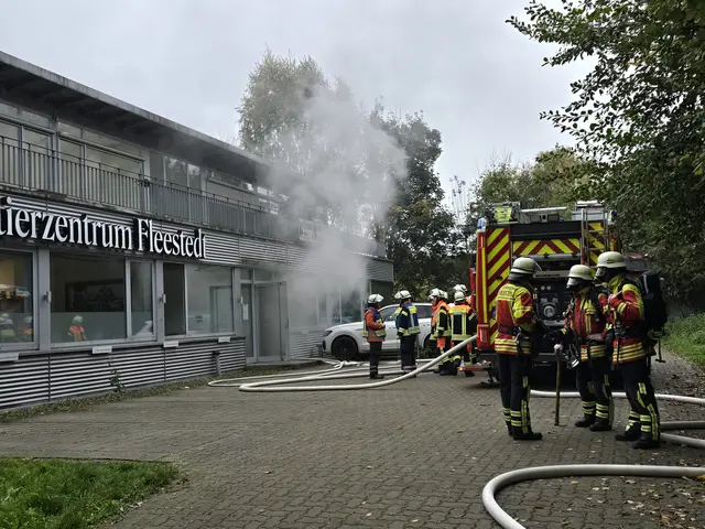 Die Baufirma, in der es brannte, ist im gleichen Gebäudetrakt wie das Kleintierzentrum Fleestedt untergebracht | Foto: Pressesprecher Feuerwehr Seevetal
