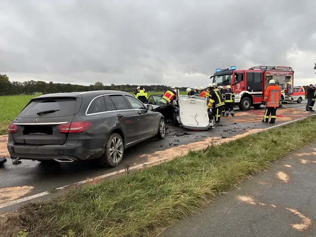 Der 19-jährige Beifahrer musste von der Feuerwehr aus dem Golf befreit werden | Foto: Kreisfeuerwehr Rotenburg (Wümme)