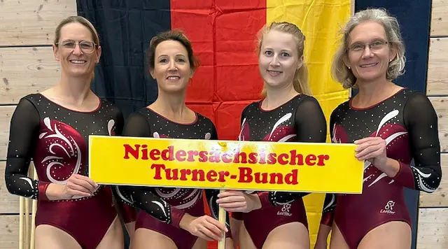 Das erfolgreiche Turn-Quartett mit (v. li.): Meike Scholz (TSV Buchholz 08), Barbara Best, Sabrina Peters und Barbara Beer (alle vom TSV Eintracht Hittfeld)  | Foto: TSV
