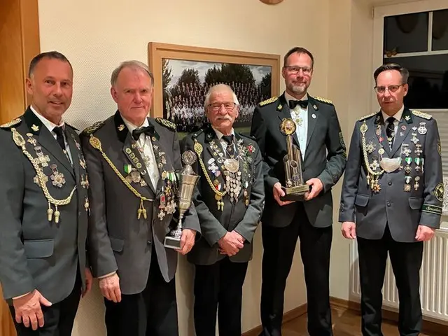 Mirco Meyer (Präsident SV Elstorf), Gerhard Peters (König der Könige), Jürgen Nickel (Gemeindekönig), Sascha Pöhl (SV Neu Wulmstorf), Volker Nützel (Sportleiter SV Elstorf) | Foto: SV Elstorf