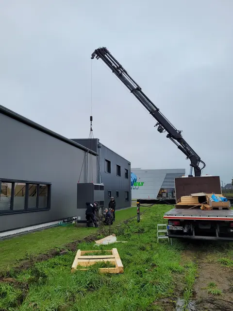 Montage Großwärmepumpe | Foto: Förster Haustechnik