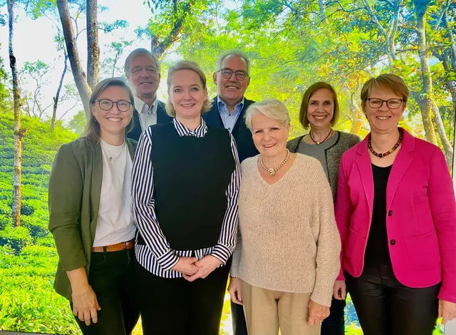 Geballtes Engagement: Stiftungsvorsitzender Michael Spethmann (2. v. li.) mit den Mitarbeitern Susann Hartwig, Laureen Spethmann, Andreas Buß, Silva Seeler, Sabine Domke und Monika Scherf | Foto: Spethmann-Stiftung