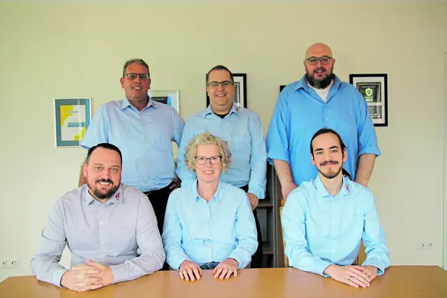 Das motivierte HIT-Team mit Michael Cordes (hi. v. li.), Matthias Hauschild und Matthias Gödeke sowie (vo. v. li.) Mirko Nehls, Susanne Fitschen und Scott Zabel. Es fehlen: Christian Ritter und Thomas Glas