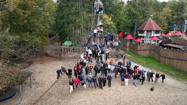 Teilnehmende der Ausfahrt Jugendfeuerwehren auf dem Gelände von Schloss Danker | Foto: FF_Hanstedt