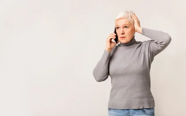 Ziel von Schockanrufern sind meist ältere Menschen. Den Betrügern gelingt es immer wieder, sich deren Geld zu ergaunern | Foto: Adobe Stock/Prostock-studio