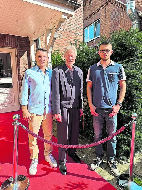 Thomas Peters (Mitte) mit seinen Söhnen Christoph (li.) und Christian  | Foto: Peters