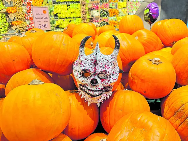 Überall im Markt sind Halloween Dekorationen zu finden  | Foto: cku