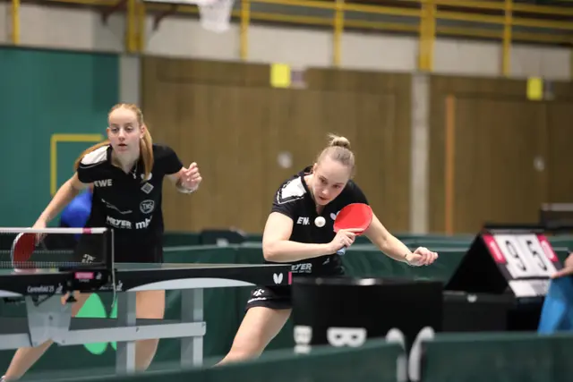 Gemeinsam punkteten auch Lena Gottschlich (li.) und Darya Kisel für den MTV Tostedt im Doppel  | Foto: cc