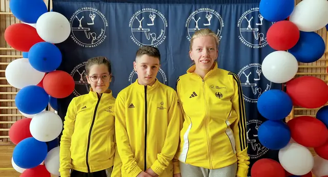 Das Special-Olympics-Trio des TSV Buchholz 08 in Norwegen (v. li.): Bianca Becker, Lucio Becker und Leonie Schmid | Foto: privat