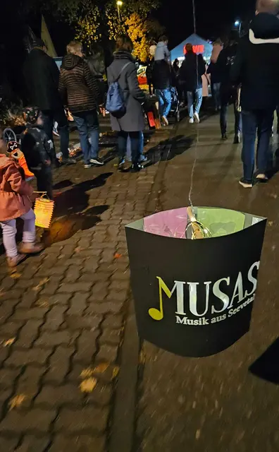 Begleitet wird der stimmungsvolle Umzug von der Musikgruppe MUSAS | Foto: CDU Maschen