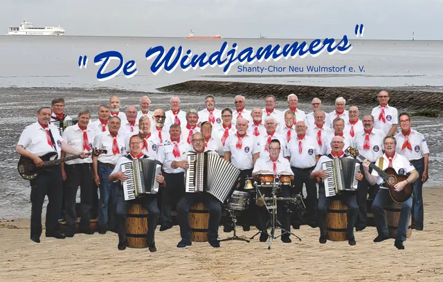 Der Shantychor „De Windjammers“ bringt maritime Stimmung in die Lutherkirche – von Seefahrerromantik bis Wellengang im Takt der Musik | Foto: De Windjammmers