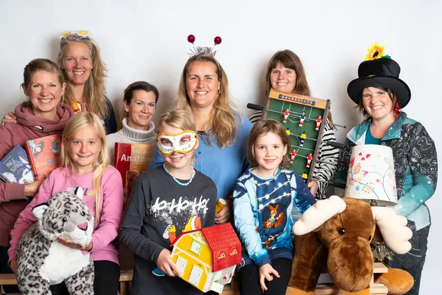 Bunte Vielfalt beim Flohmarkt der Grundschule Nenndorf: Kinder, Eltern und Lehrkräfte gestalten gemeinsam einen stimmungsvollen Herbsttag | Foto: GS Nenndorf