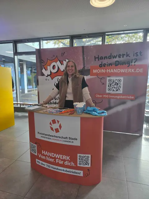 Bei der Ausbildungsmesse „Handwerk ist mein Ding“ im TZH Stade präsentierte Kim Katharina Koch von der Kreishandwerkerschaft Stade das breite Angebot an Ausbildungsberufen im Handwerk | Foto: Juliett Schinner