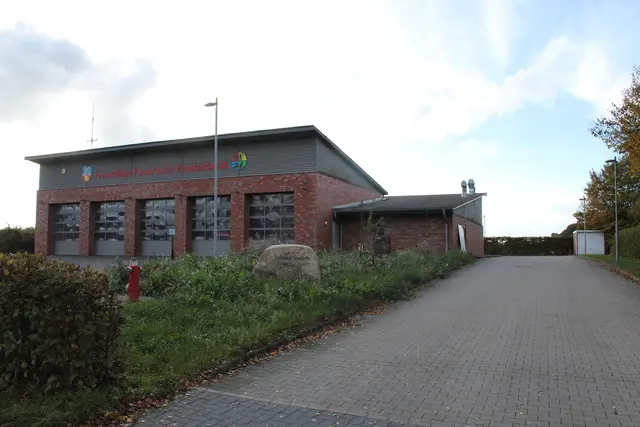 Das neue Gewerbegebiet soll hinter dem Feuerwehrhaus entstehen | Foto: sb