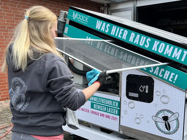 Beim Mückengittermacher Maack kann jeder seine Fliegenschutzgitter reinigen lassen | Foto: Mückengittermacher Maack