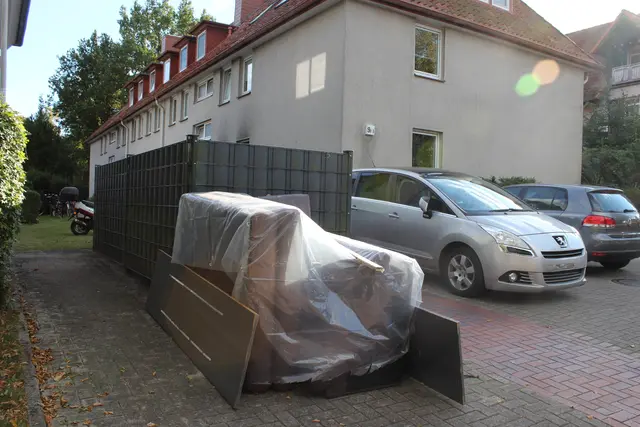 Sperrmüll wie dieses Sofa muss rund 150 Meter bis zur Sammelstelle transportiert werden | Foto: sb