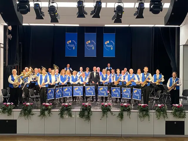 Das Blasorchester des TV Meckelfeld beim Kaffee-und-Kuchen-Konzert in der Burg Seevetal | Foto: Musik im TVM