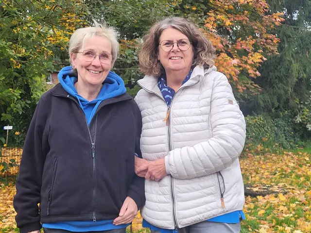 Birgit Schwan (li.) und Susanne Nübel von der Stadttaubenhilfe Buxtehude haben ein tierfreundliches Konzept für die Reduzierung der Taubenanzahl in Buxtehude