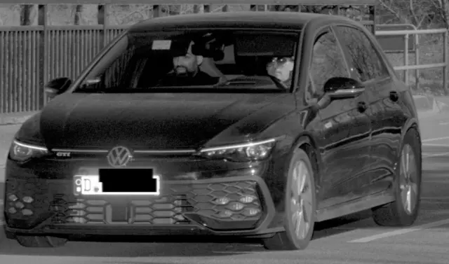 Die mutmaßlichen Einbrecher wurden in einem schwarzen  VW Golf GTI VIII (Facelift 2025) geblitzt | Foto: Weertzen