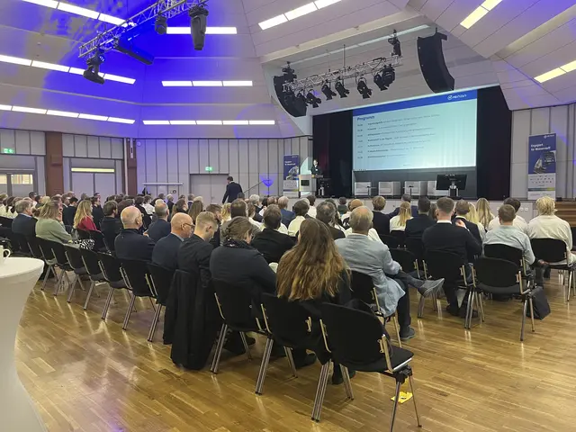 Großes Interesse: Über 100 Gäste verfolgten die erste Podiumsdiskussion | Foto: sra