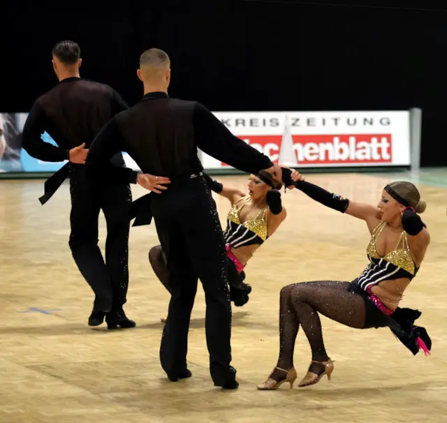 In neuen Outfits präsentierte sich die A- Formation von Blau-Weiss am gestrigen Donnerstag abend in der Nordheidehalle bei ihrer Generalprobe für die Deutsche Meisterschaft | Foto: cc