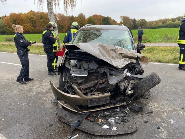 Der schwer beschädigte Seat | Foto: Polizei