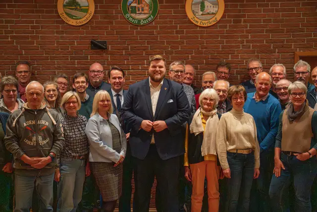 Einstimmig gewählt: Jannik Stuhr im Kreise einiger CDU-Mitglieder | Foto: CDU Stelle