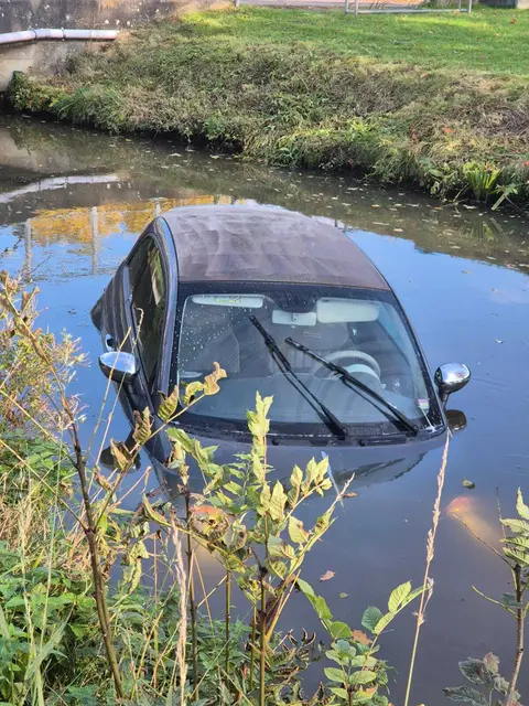 Der fast versunkene Fiat | Foto: Polizei
