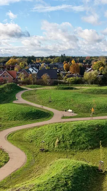 Wege schlängeln sich durch eine Hügellandschaft | Foto: Dr. Verena Corsini