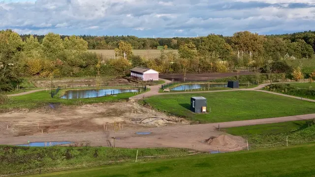 Die Fläche für das Vereinsheim ist schon abgesteckt | Foto: Dr. Verena Corsini
