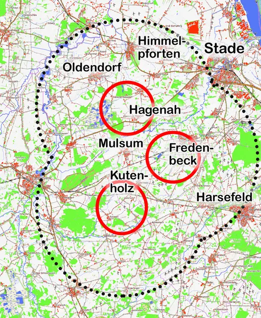 Diese Sperrzonen sind bereits im Landkreis Stade eingerichtet. Die roten Kreise stellen die Schutzzonen in einem Drei-Kilometer-Radius um die betroffenen Betriebe dar. Die gepunkteten Linien stehen für die Beobachtungs- bzw. Sperrzonen (Zehn-Kilometer-Radius), die mittlerweile ineinander übergehen | Foto: OpenTopoMap/jd