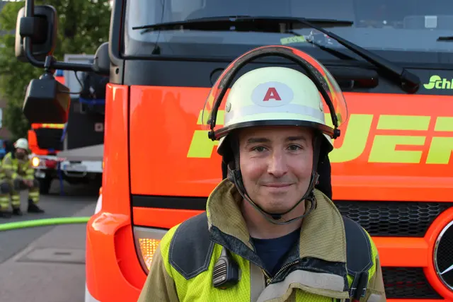 Feuerwehrmann Ricard Globuschütz erhielt das Feuerwehr-Ehrenkreuz in Silber | Foto: Stefan Braun