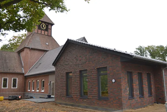 Der neue Anbau vorn | Foto: bim