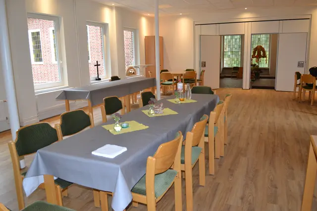 Blick in den neuen Gemeindesaal. Im Hintergrund ist der Altarraum zu sehen | Foto: bim