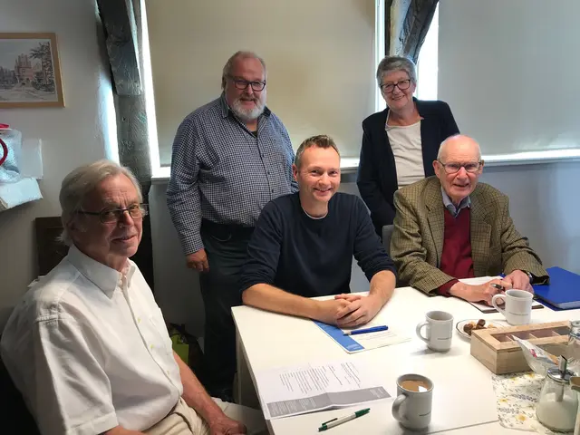 Das Resaktionsteam bei der Arbeit: Hartmut Blecken (v.li.), Arndt-Hinrich Ernst, Wilhelm Westermann, (hinten) Prof. Dr. Rolf Wiese, Giesela Wiese | Foto: Museum im Marstall