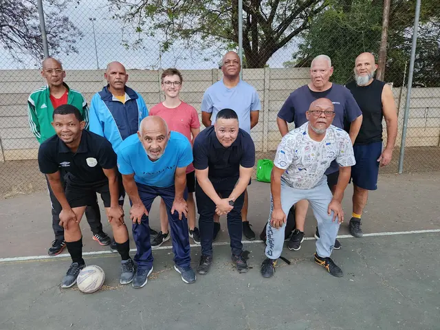  Luc Heeckt (hinten, Dritter v.l.) trainierte bei den Walking Football for Health in Windhoek mit und knüpfte Kontakte zu Walking Footballern in Kapstadt | Foto: Heeckt