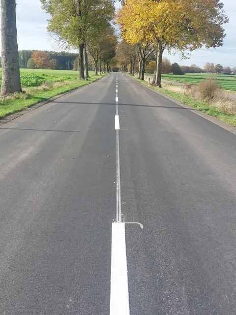 Die Kreisstraße zwischen Hollenbeck und Kakerbeck ist frisch saniert | Foto: Landkreis Stade