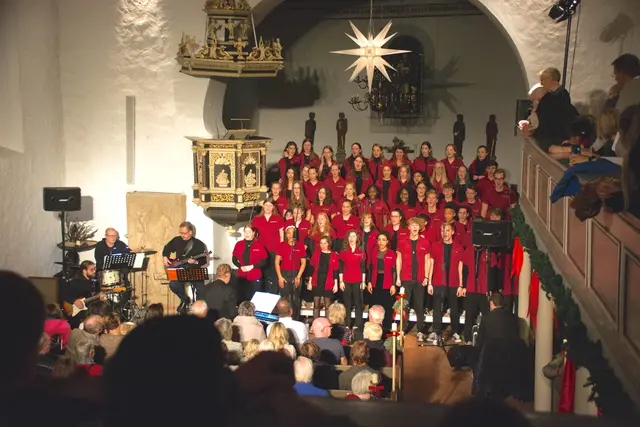 Mitreißende Klänge in der Mauritiuskirche: Der „Gospel Train“ sorgt für festliche Stimmung | Foto: Gospel Train