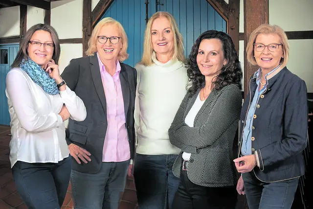Der Vereinsvorstand (v. li.): dritte Vorsitzende Katrin Hitzeroth, Vorsitzende Barbara Frahm, Kassenwartin Martina Hansen, Schriftführerin Nicole Kutschke und zweite Vorsitzende Christiane Oertzen | Foto: Christina Opeldus