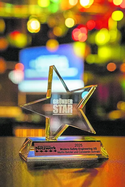 Begehrter Pokal: der Gründerstar 2025 | Foto: Stader Gründungsnetzwerk / Katharina Bodmann