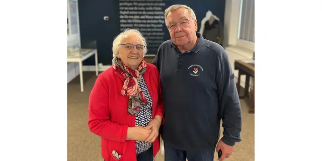 Die Museumsleiter Annelies und Gerhard Trucewitz im Goldap-Museum, das sie ehrenamtlich betreuen
 | Foto: Landkreis Stade / Daniel Beneke
