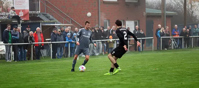 Der Bendestorfer Johannes Kirchhof (li.) im Ballbesitz | Foto: cc
