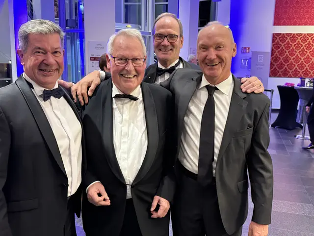 Waren begeistert vom 1. Herbstball Buchholz, v.li.: Holger Grundt, Dieter Hoth, Hans-Heinrich Aldag und Dr. Christian Kuhse  | Foto: Lions Club Buchholz-Nordheide