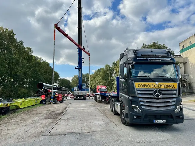 Röhrenumschlag in Fredenbeck - Verladung vom evb-Zug auf Lkw | Foto: evb