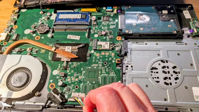 Viele Geräte lassen mit etwas Geschick und dem geeigneten Werkzeug reparieren - so wie dieser Computer | Foto: jd