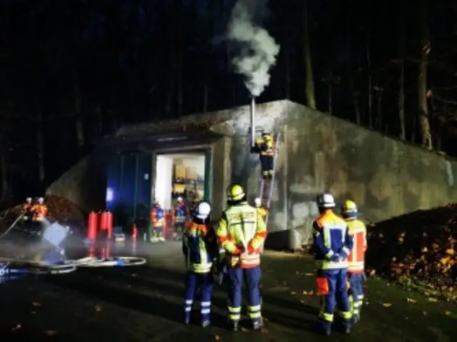 Rauchentwicklung am Bunker | Foto: Remon Hirschmeier_FF Maschen_Clemens Cohrs_FF Ramelsloh