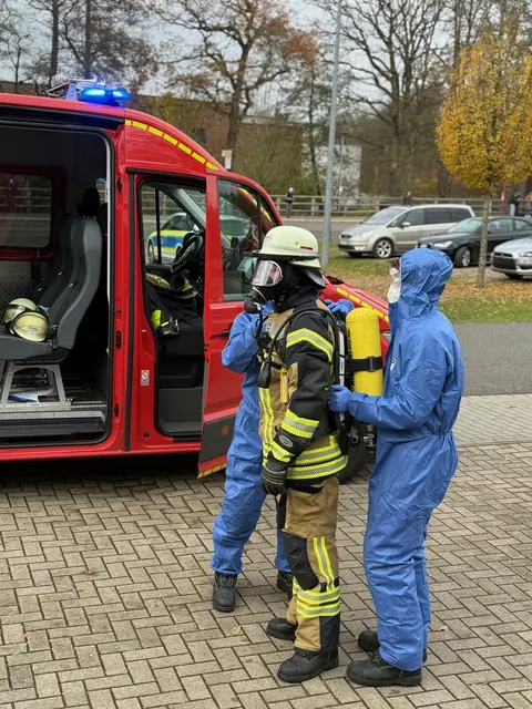 Die Feuerwehrleute mussten unter schwerem Atemschutz vorgehen | Foto: lbf/FF Bendestorf