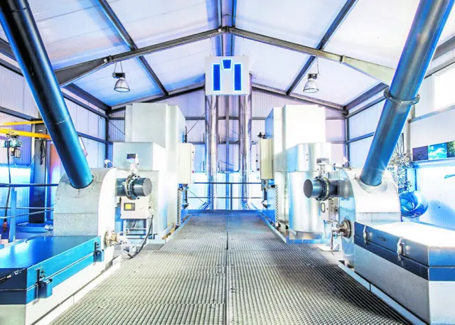 Die hochmoderne Ofenhalle ist mit neuester und umweltschonender Technik ausgestattet | Foto: Derk Machlitt