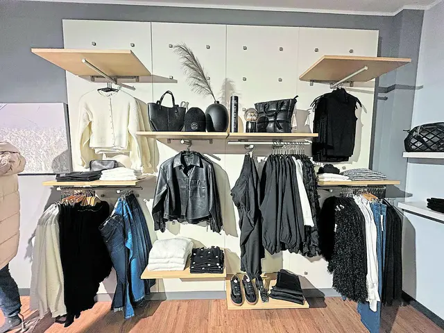 Festliche Mode für die bevorstehenden Feiertage | Foto: b&amp;k