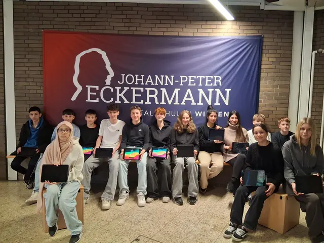 Die frisch ausgebildeten "Digitalen Engel" des achten Jahrgangs der Eckermann-Realschule | Foto: Neises